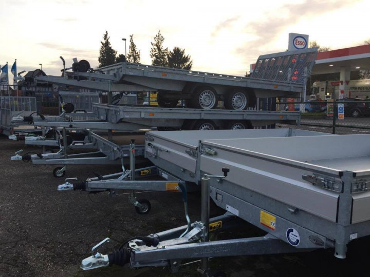 Aanhangwagens Buiten 1 3